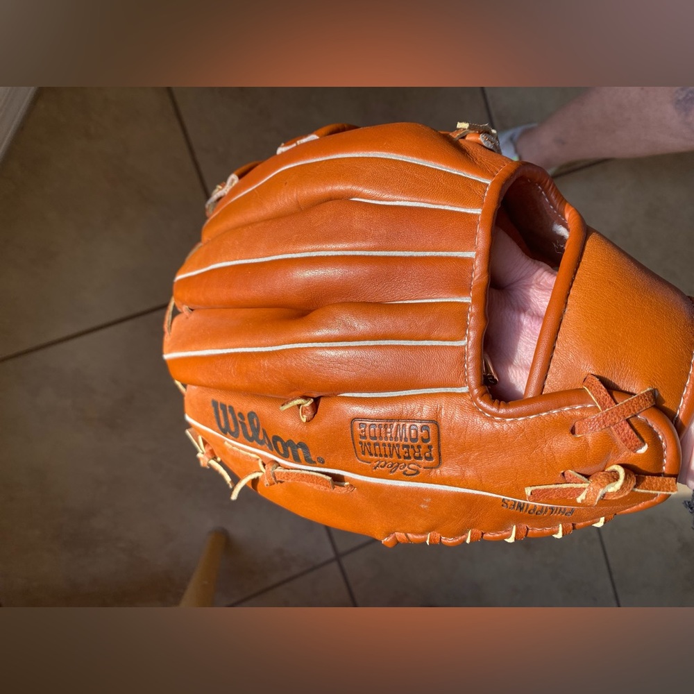 PAIR OF SPALDING-WILSON LEATHER SOFTBALL GLOVES - Picture 10 of 16
